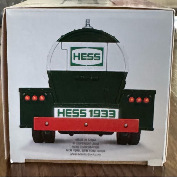 NIB Hess Truck. 2018 Collectors edition. celebrating 85 years. - Picture 6 of 8